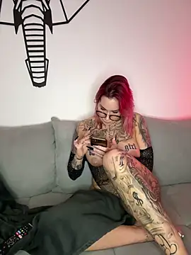 Mia-Fuchs online show from 02/16/25, 11:17