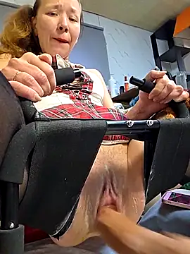 zasmin3 online show from 10/28/25, 12:00