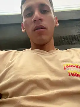 Snapshot of leisurelycriminal chatting on 10/03/25, 07:48 leisurelycriminal online show from 10/03/25, 07:48