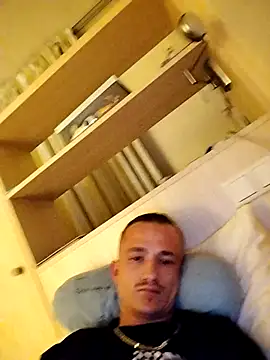 Snapshot of frankthefuck69 chatting on 10/15/25, 06:38 frankthefuck69 online show from 10/15/25, 06:38