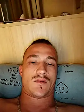 Snapshot of frankthefuck69 chatting on 10/18/25, 07:05 frankthefuck69 online show from 10/18/25, 07:05