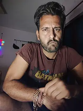 Snapshot of MAGNETICDADDY8 chatting on 11/10/25, 11:32 MAGNETICDADDY8 online show from 11/10/25, 11:32