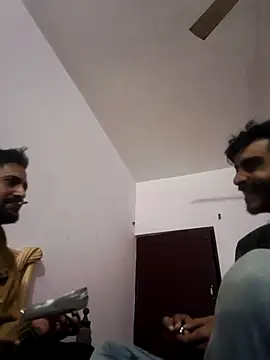 Snapshot of MAGNETICDADDY8 chatting on 11/26/25, 04:40 MAGNETICDADDY8 online show from 11/26/25, 04:40