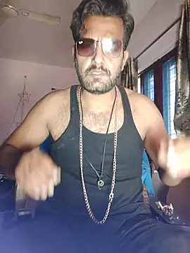 Snapshot of MAGNETICDADDY8 chatting on 11/13/25, 07:01 MAGNETICDADDY8 online show from 11/13/25, 07:01