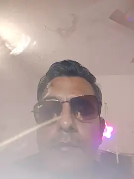 Snapshot of MAGNETICDADDY8 chatting on 10/20/25, 10:21 MAGNETICDADDY8 online show from 10/20/25, 10:21