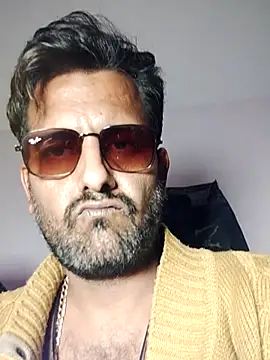 Snapshot of MAGNETICDADDY8 chatting on 11/09/25, 05:44 MAGNETICDADDY8 online show from 11/09/25, 05:44