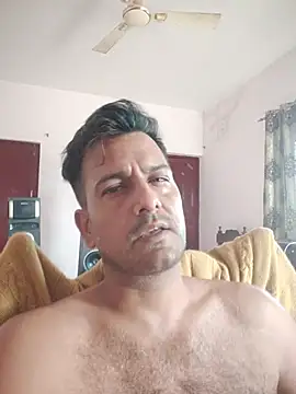 Snapshot of MAGNETICDADDY8 chatting on 09/28/25, 10:11 MAGNETICDADDY8 online show from 09/28/25, 10:11