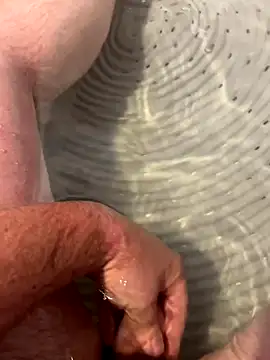 Snapshot of Ucsamiam chatting on 10/17/25, 11:34 Ucsamiam online show from 10/17/25, 11:34