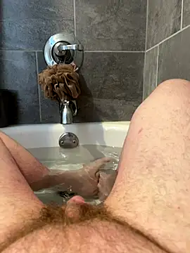 Snapshot of Ucsamiam chatting on 09/18/25, 10:13 Ucsamiam online show from 09/18/25, 10:13