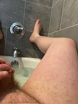 Snapshot of Ucsamiam chatting on 12/20/24, 05:57 Ucsamiam online show from 12/20/24, 05:57