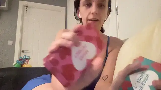 dixie leigh online show from 01/06/25, 09:22