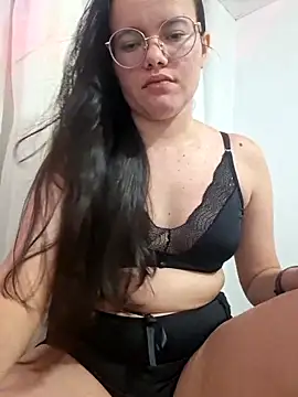 Snapshot of camillebr chatting on 04/01/26, 02:13 camillebr online show from 04/01/26, 02:13