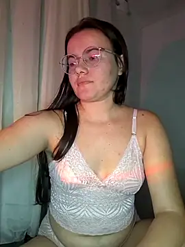 Snapshot of camillebr chatting on 05/14/26, 12:29 camillebr online show from 05/14/26, 12:29