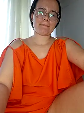 Snapshot of camillebr chatting on 04/10/26, 11:28 camillebr online show from 04/10/26, 11:28