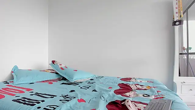 Laurensmith9 online show from 02/11/26, 01:00