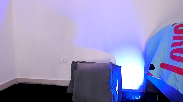 Laurensmith9 online show from 02/25/25, 03:31