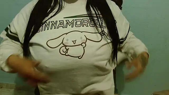 Snapshot of boobsTaylor chatting on 11/24/25, 01:05 boobsTaylor online show from 11/24/25, 01:05