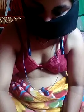 Snapshot of YourHotRandi chatting on 10/03/25, 06:31 YourHotRandi online show from 10/03/25, 06:31