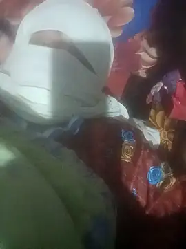 Snapshot of YourHotRandi chatting on 01/04/25, 06:51 YourHotRandi online show from 01/04/25, 06:51