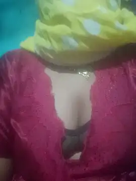 Snapshot of YourHotRandi chatting on 01/08/25, 05:59 YourHotRandi online show from 01/08/25, 05:59