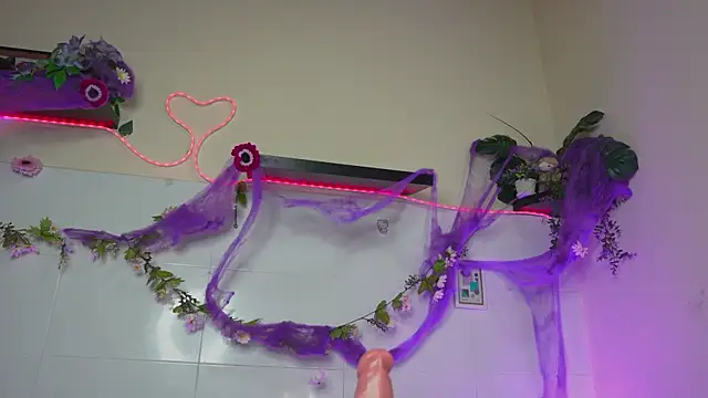 bri cullen online show from 11/06/25, 02:04