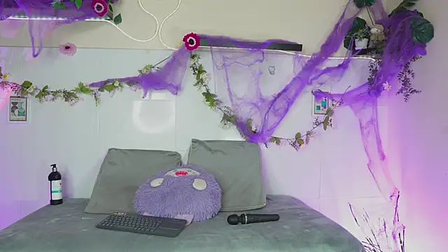 bri cullen online show from 10/24/25, 02:43