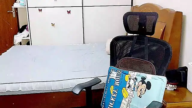 Snapshot of Strawberry_baby chatting on 09/26/25, 06:53 Strawberry baby online show from 09/26/25, 06:53
