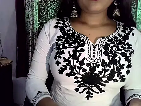 SIYA MAVI online show from 11/15/25, 04:05