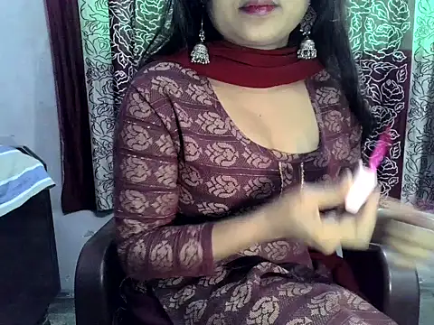 SIYA MAVI online show from 12/17/25, 04:39