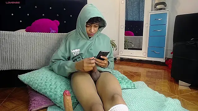 twinkmilk  online show from 03/13/25, 03:39