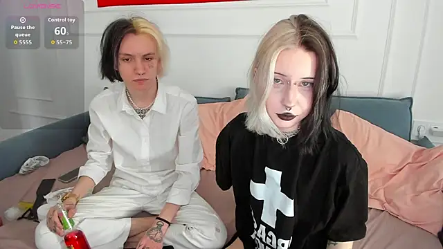 Snapshot of VeryRare_TwinS chatting on 05/01/26, 04:39 VeryRare TwinS online show from 05/01/26, 04:39