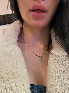 Maddy Jones online show from 12/05/25, 09:23