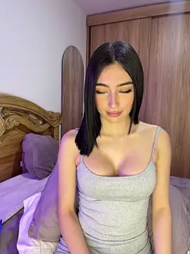 Snapshot of Maddy_Jones chatting on 06/19/26, 02:17 Maddy Jones online show from 06/19/26, 02:17
