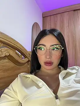 Maddy Jones online show from 04/17/26, 03:31