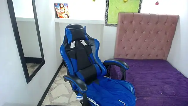 Anniee x online show from 12/22/25, 01:22