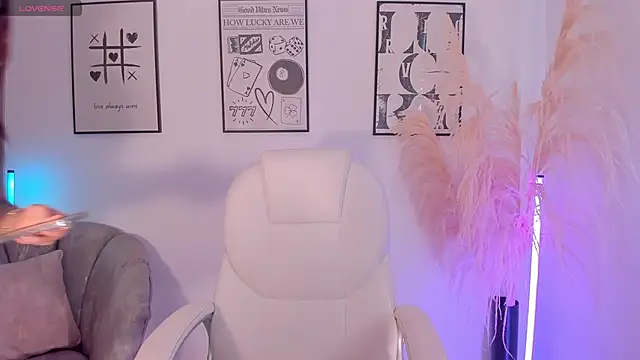 NiiaEvanss online show from 11/05/25, 01:14