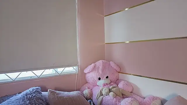 Charlotte  Miller online show from 10/15/25, 11:40