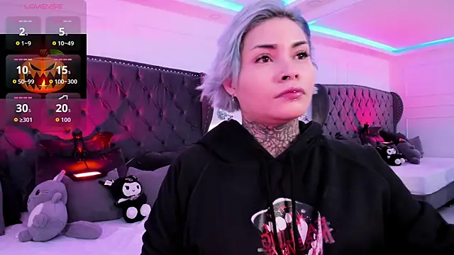 Snapshot of jinxv_nuss chatting on 10/29/25, 11:09 jinxv nuss online show from 10/29/25, 11:09