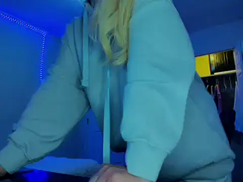 Snapshot of HappyIva chatting on 03/05/25, 02:36 HappyIva online show from 03/05/25, 02:36