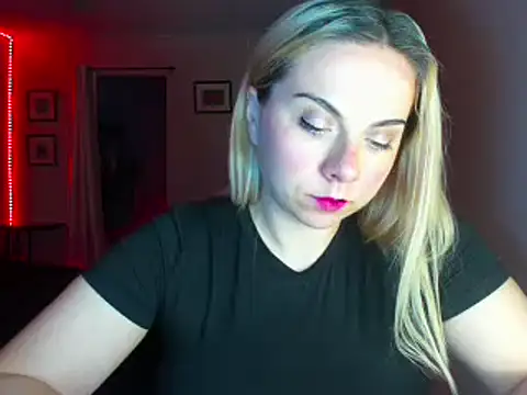 Snapshot of HappyIva chatting on 10/07/25, 11:00 HappyIva online show from 10/07/25, 11:00