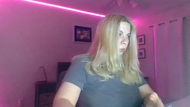 HappyIva online show from 12/02/25, 05:31