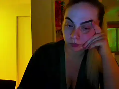 Snapshot of HappyIva chatting on 02/03/25, 11:53 HappyIva online show from 02/03/25, 11:53