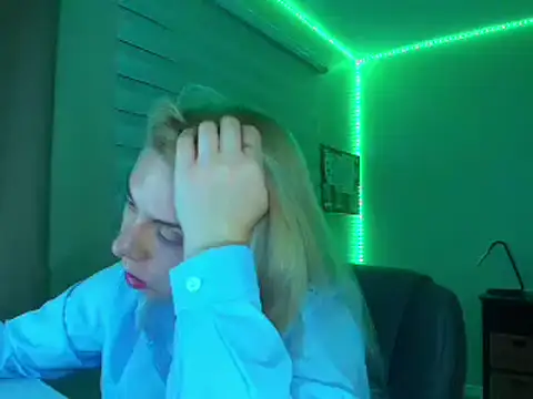 HappyIva online show from 11/26/25, 08:36