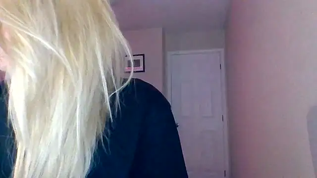 HappyIva online show from 10/26/25, 02:23