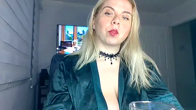 HappyIva online show from 10/23/25, 01:15