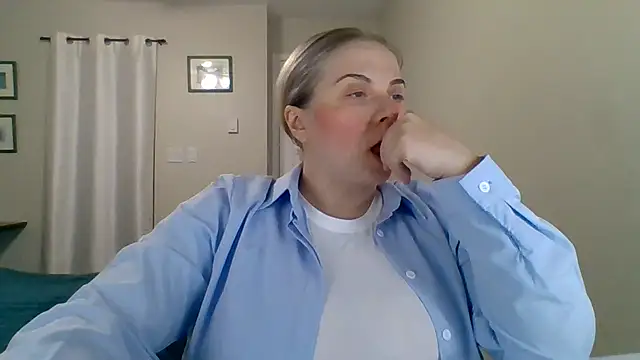 HappyIva online show from 10/26/25, 10:43