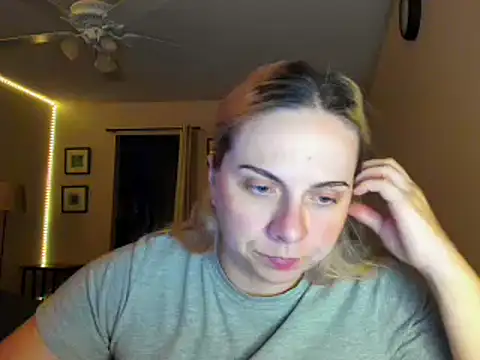 Snapshot of HappyIva chatting on 09/17/25, 11:23 HappyIva online show from 09/17/25, 11:23