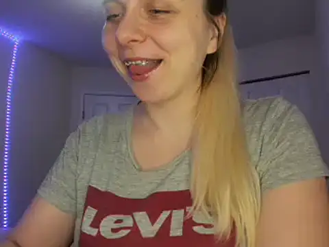 Snapshot of HappyIva chatting on 02/25/25, 08:14 HappyIva online show from 02/25/25, 08:14