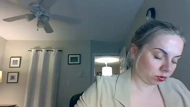 HappyIva online show from 11/13/25, 03:54