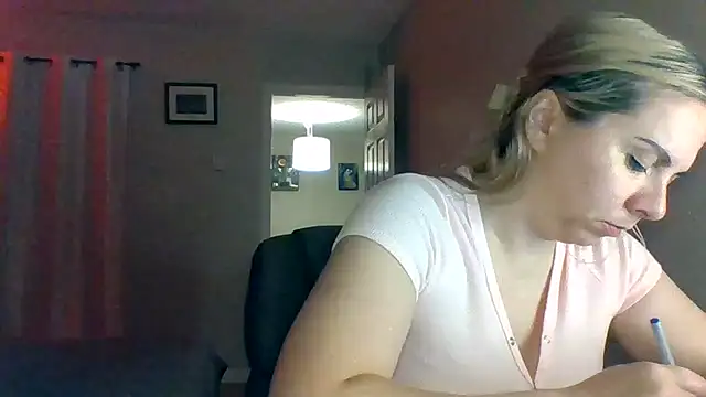 Snapshot of HappyIva chatting on 09/30/25, 06:30 HappyIva online show from 09/30/25, 06:30
